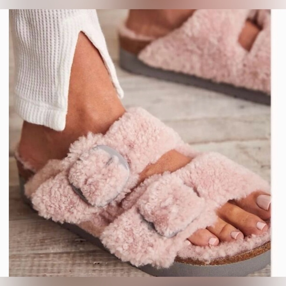 Birkenstock Arizona Sandals Big Buckle Shearling Sandal in Baby Pink Womens 7 - Picture 2 of 9
